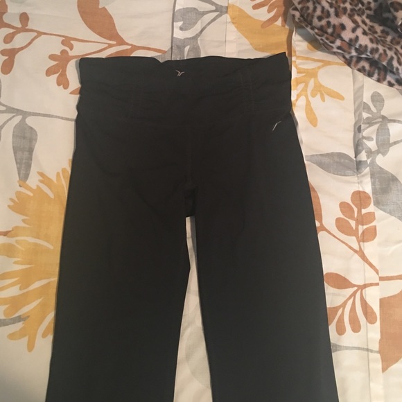 Black yoga pants
