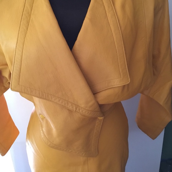 Vintage Mustard Yellow Leather skirt set - Picture 3 of 4