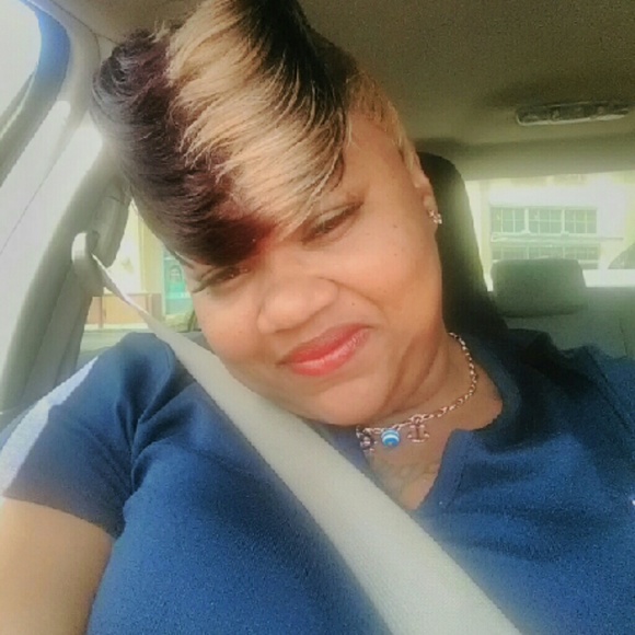 Meet your Posher, Yolanda - Picture 1 of 1