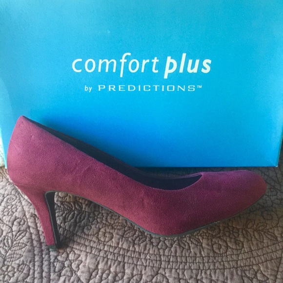 Comfy Cranberry color suede pumps