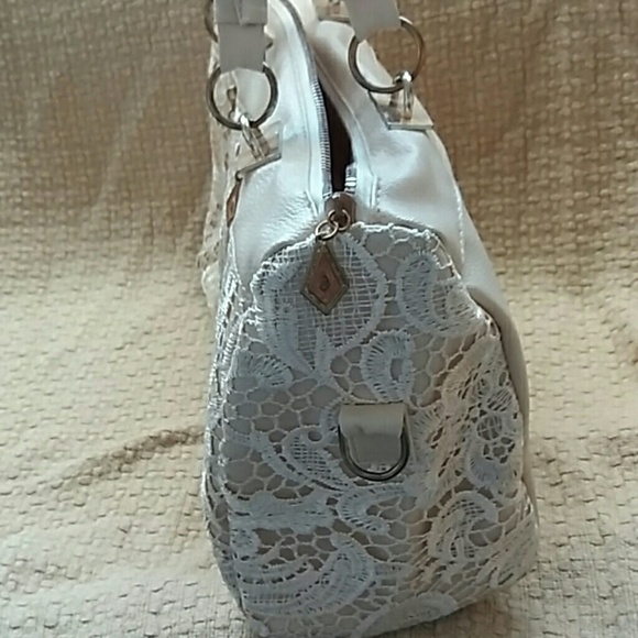 Lace satchel purse with gold zipper accents - Picture 4 of 4