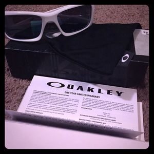 Oakley (men's) sunglasses. 🎉TODAY ONLY🎉