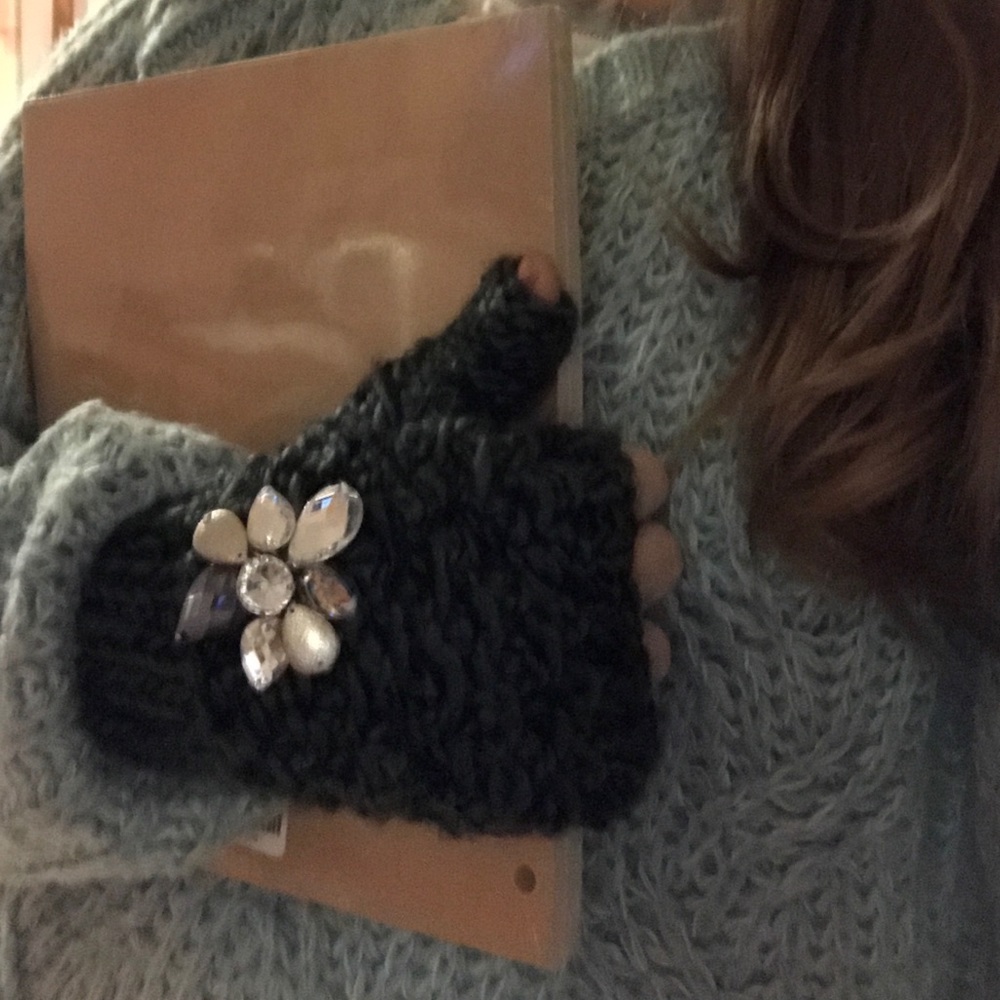 Charming Charlie Fingerless gloves