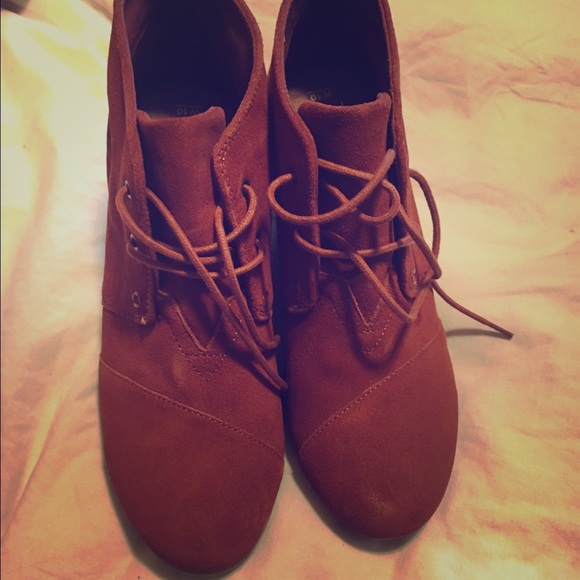 TOMS Wedge Booties Desert