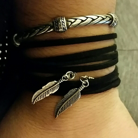 Long Vegan Leather Wrap Choker w Silver Feathers - Picture 2 of 4