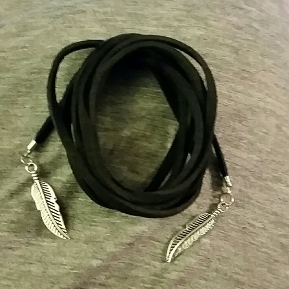 Long Vegan Leather Wrap Choker w Silver Feathers - Picture 3 of 4