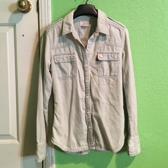 Levi's denim button down top. Light wash.