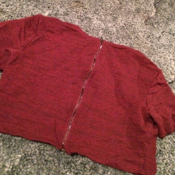 Burgundy plain crop top - Picture 2 of 2