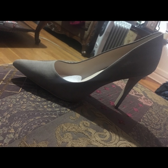 Brand New Grey pumps