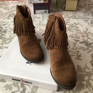 Brown suede fringed booties