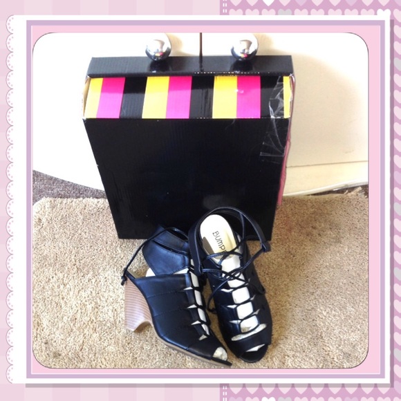 Sandals - Picture 2 of 3