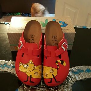 Birkenstocks, kitty. Never worn