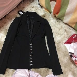 I'm selling a brand new blazer.