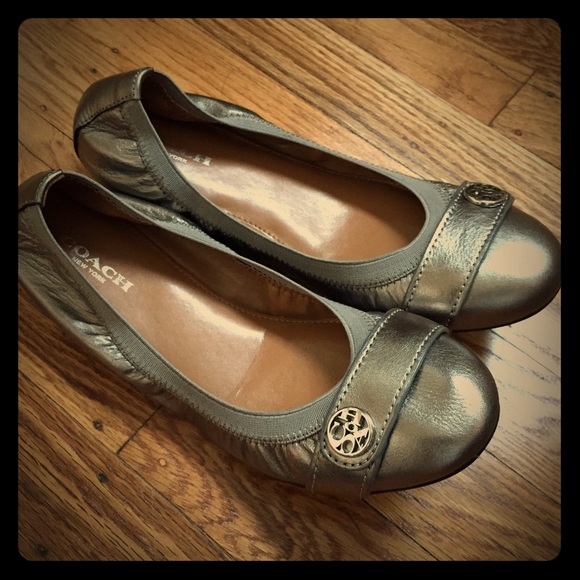 SALE! ⚡️ Coach pewter ballet flats NWOT Size 6