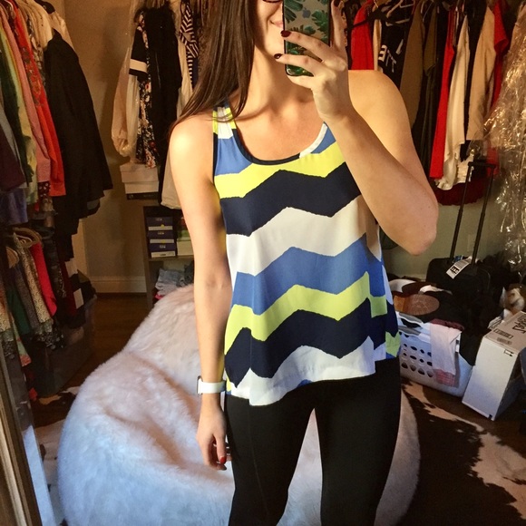 Chevron print open back top - Picture 3 of 4