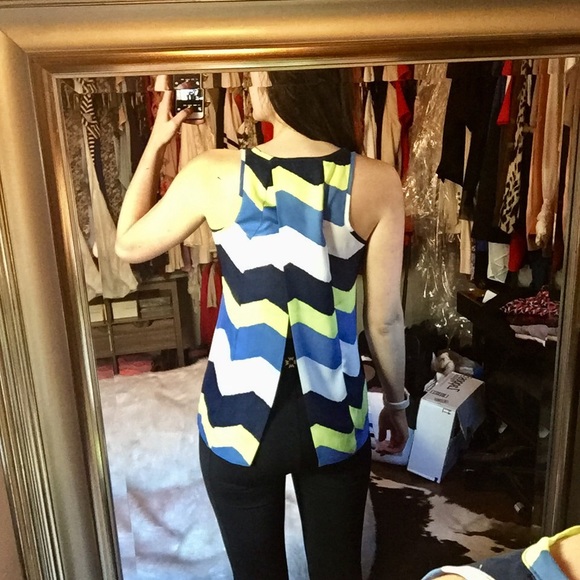 Chevron print open back top - Picture 4 of 4
