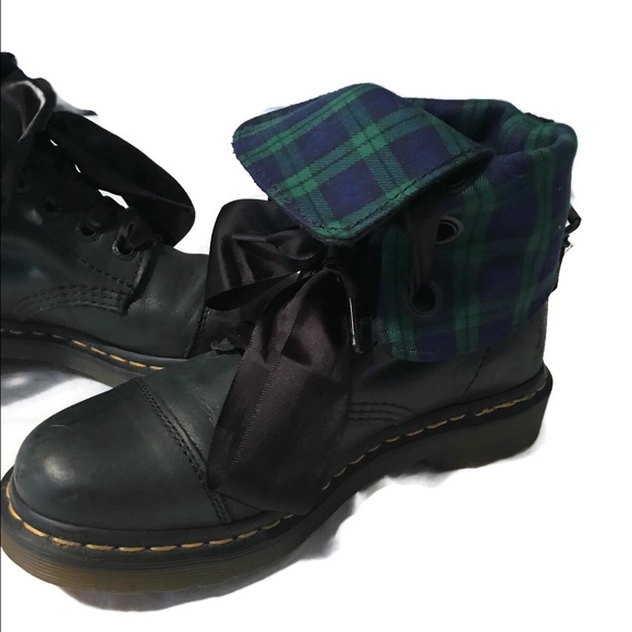 FINAL MARKDOWN Dr. Martens Boots 9 Eye Us 8 Womens