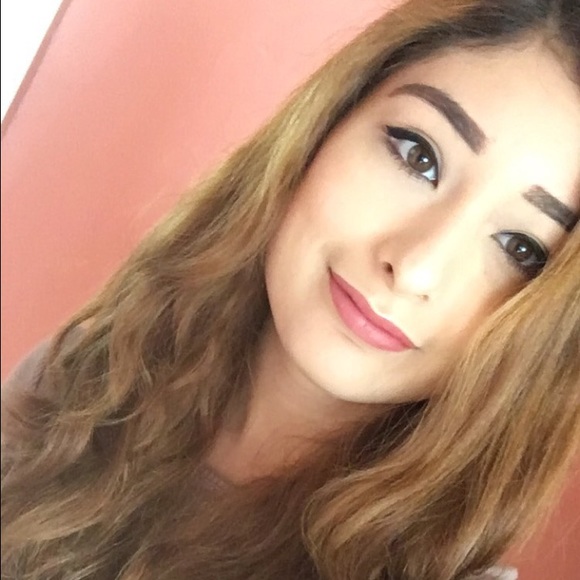 Meet your Posher, Lesley - Picture 1 of 1