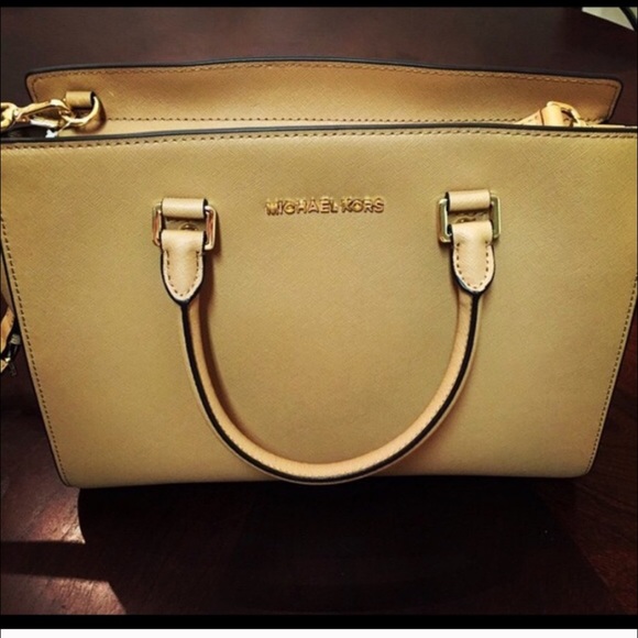 Authentic used Michael kors Selma handbag