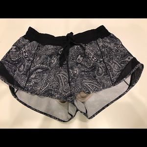 Lululemon Hotty Hot Shorts MAPW/Blk Size 8