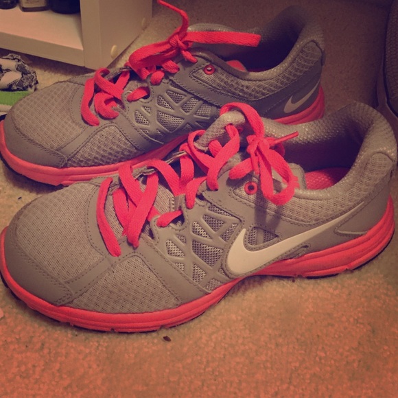 women's nike tennis shoes size 9