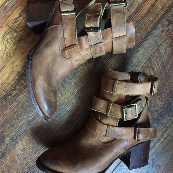SOLD 🚨 Steve Madden Freebirds