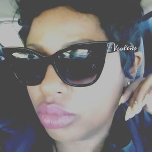 Meet your Posher, Violene