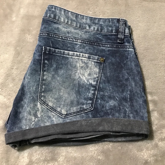 Shorts - Picture 2 of 2