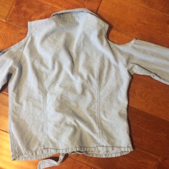 Off the shoulder denim button up blouse - Picture 2 of 3