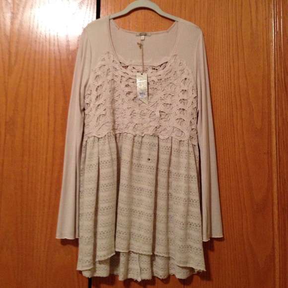 Gimmicks by BKE sweater dress/top