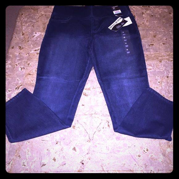 Brand new with tags DKNY Body sculpt jeans.