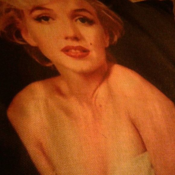Marilyn Monroe throw pillows - Picture 4 of 4