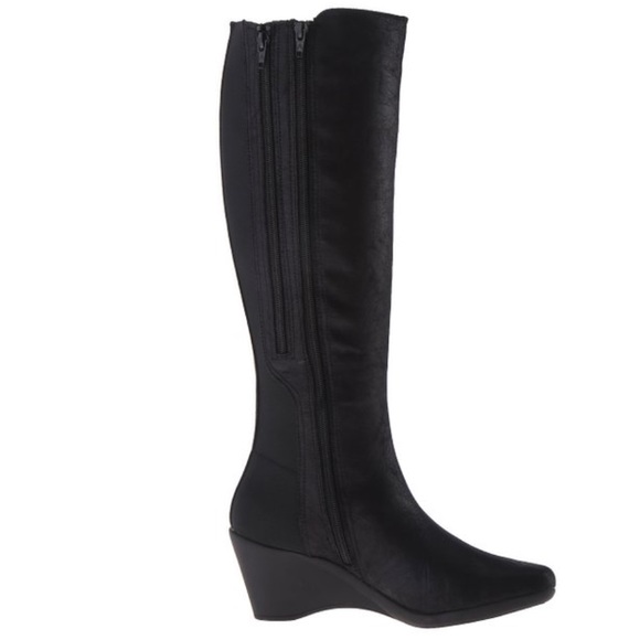 Shop by category Wild Bird, Hats & Scarves, Gloves, Socks & Underwear, Belts, Handbags & Purses, All Mountain Horse, Equestrian Clothing, Boots & Accessories from Naylors.