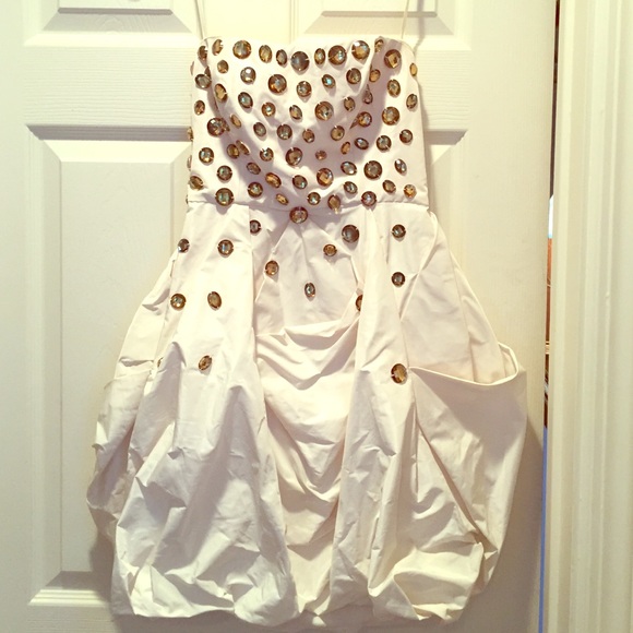 Beautiful BCBG bubble dress with gold jewels - Picture 1 of 4