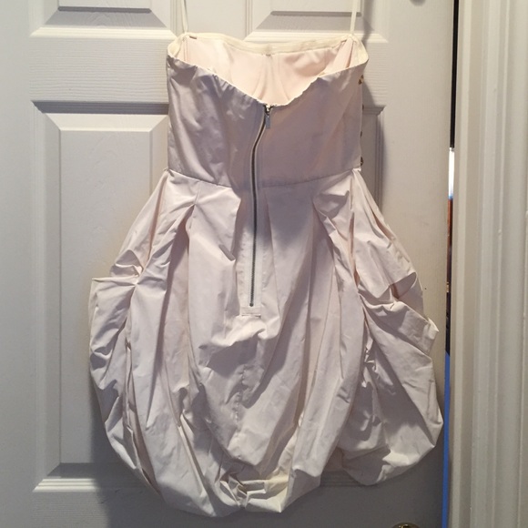 Beautiful BCBG bubble dress with gold jewels - Picture 3 of 4