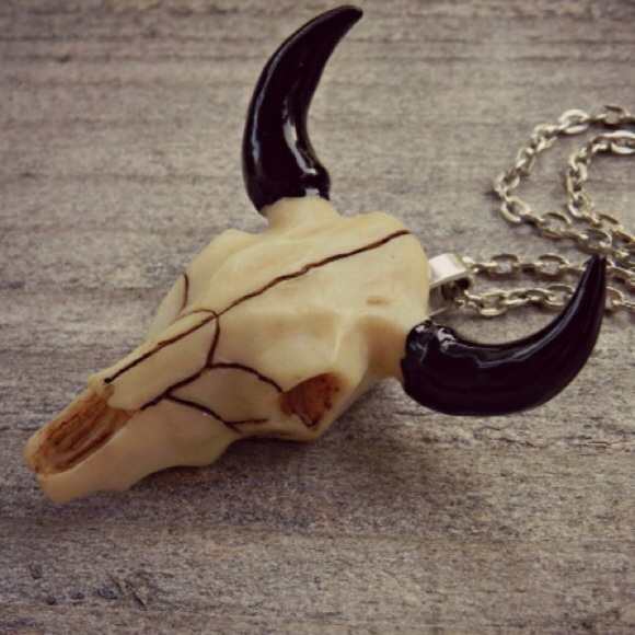 🌿Boho longhorn cow skull necklace🌿 - Picture 2 of 4
