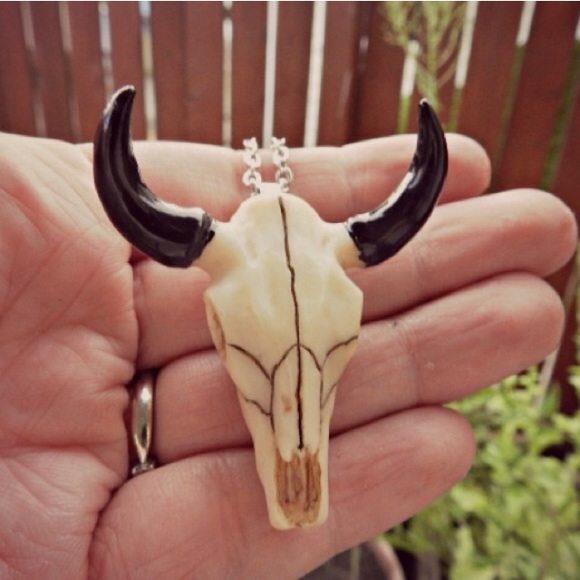 🌿Boho longhorn cow skull necklace🌿 - Picture 3 of 4
