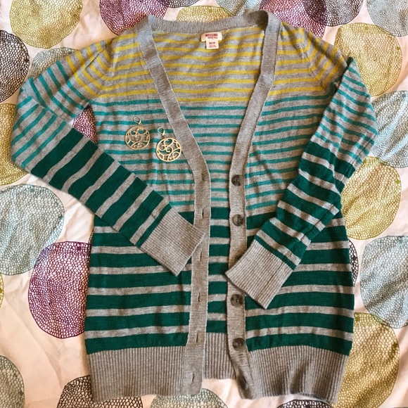 ⭐️ 3 for 10⭐️ Stripped cardigan