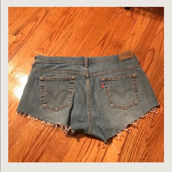 Vintage Levi jean shorts - Picture 3 of 3