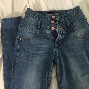 High waisted 3-button skinny jean size 0