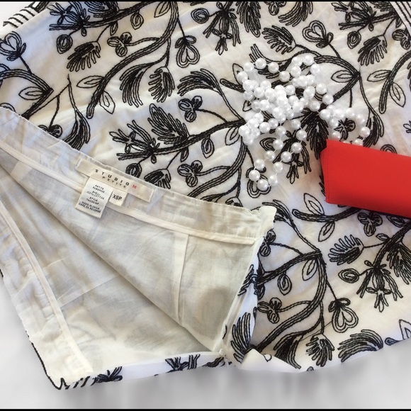 White w/Black Embroidery Midi skirt - Picture 2 of 2