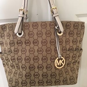 MK Logo Shoulder bag.