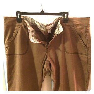 Maurice's khaki boot cut pants in great condition!