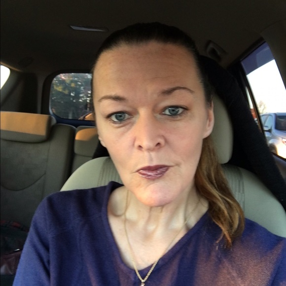 Meet your Posher, Jennifer - Picture 1 of 1