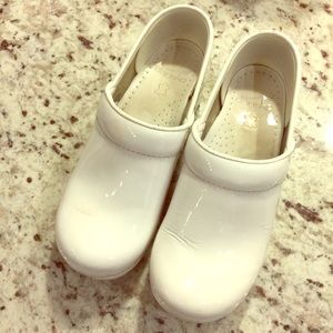 white dansko clogs