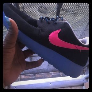I'm selling blue black and pink NIKES