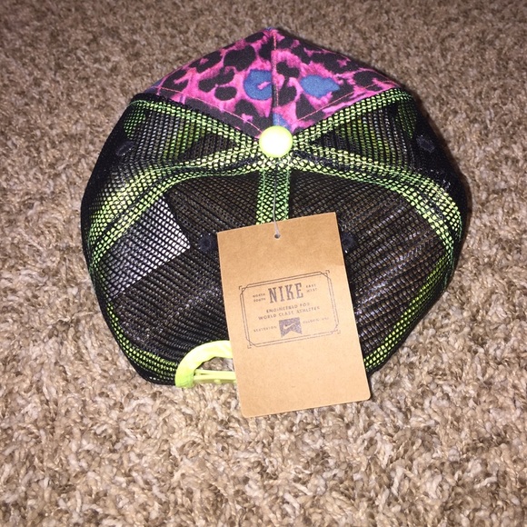 🚫SOLD🚫Nike Trucker Cap - Picture 2 of 2