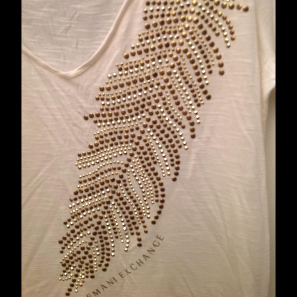 Long Sleeves V. Neck tee with gold leaf . - Picture 3 of 4