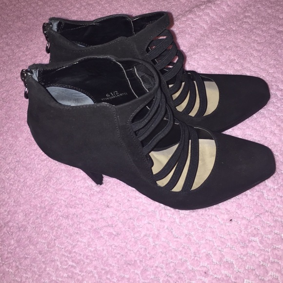 Tahari heels - Picture 2 of 4