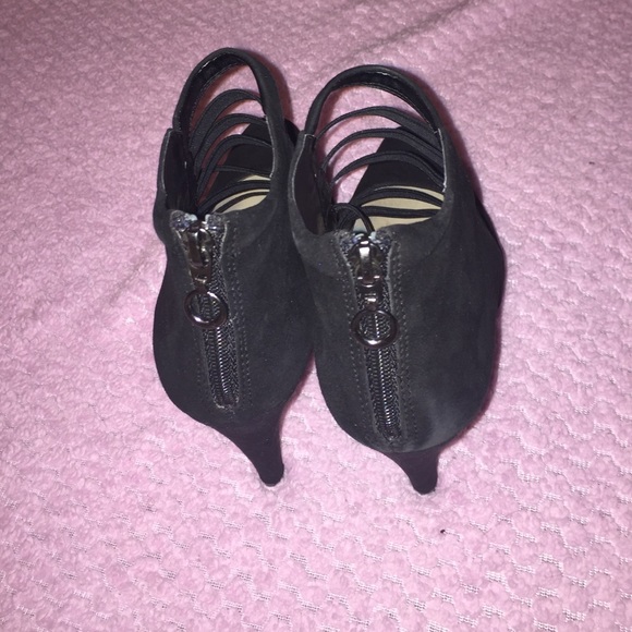 Tahari heels - Picture 3 of 4
